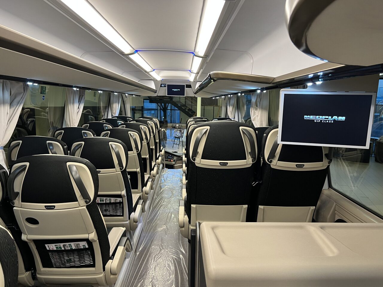 Bus pariwisata Neoplan Cityliner P15 Euro 6E V.I.P / Exclusive Class (Gräddfärgad skinnklädsel): gambar 27