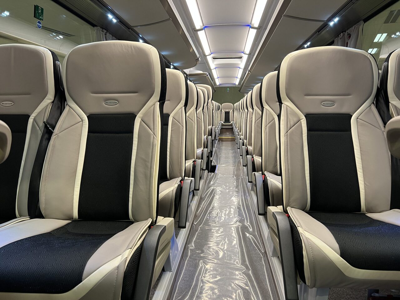 Bus pariwisata Neoplan Cityliner P15 Euro 6E V.I.P / Exclusive Class (Gräddfärgad skinnklädsel): gambar 19