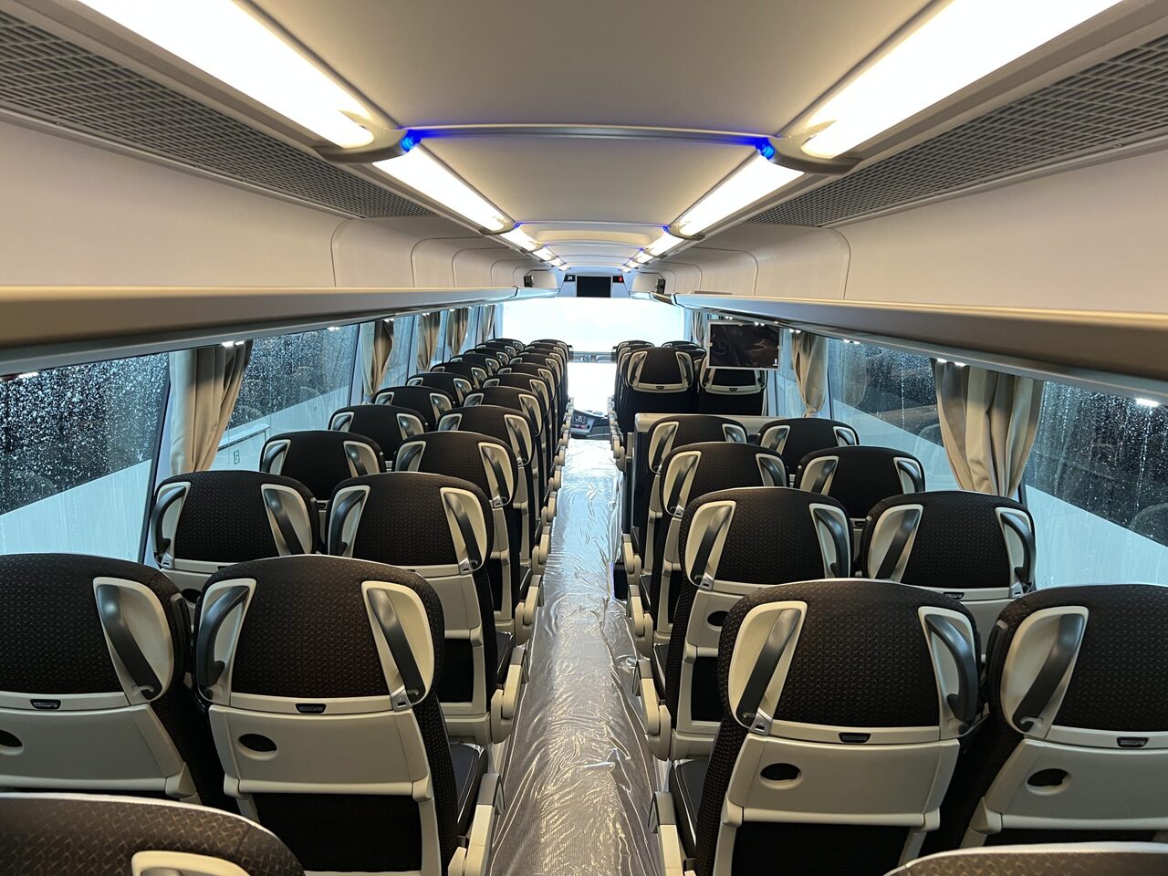 Bus pariwisata Neoplan Cityliner P15 Euro 6E V.I.P Exclusive Class (svart / brons färgad skinnklädsel): gambar 29