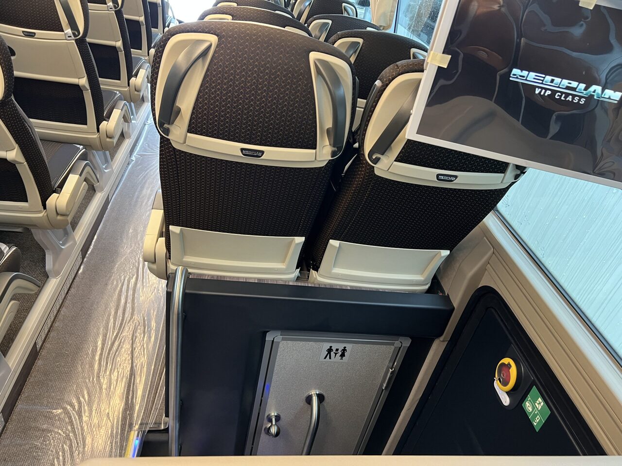 Bus pariwisata Neoplan Cityliner P15 Euro 6E V.I.P Exclusive Class (svart / brons färgad skinnklädsel): gambar 23