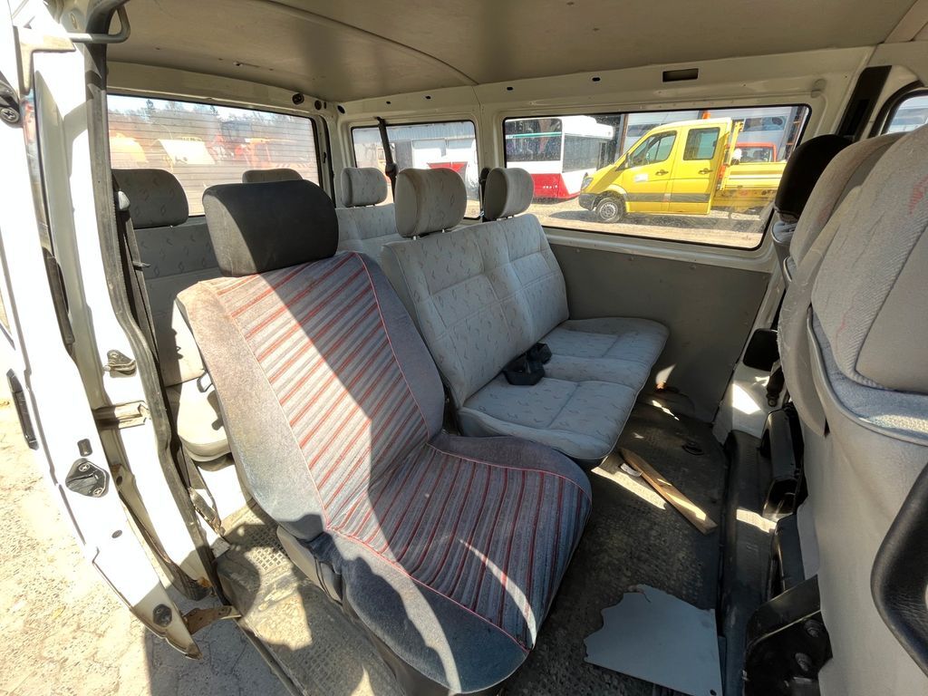 Bus mini, Van penumpang VolkswagenT4 Transporter Economy Kombi 9-Sitzer: gambar 9