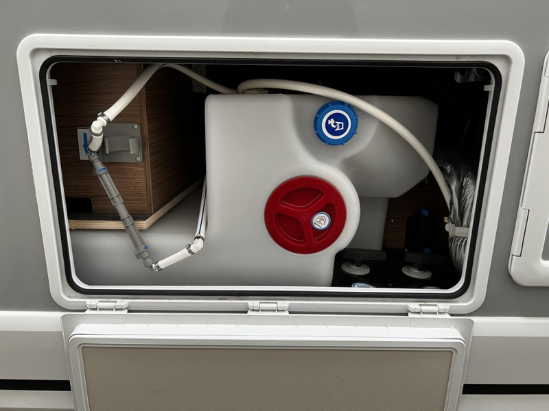 Mobil rumah semi-terintegrasi baru Knaus Van Ti 640 MEG  Vansation: gambar 12