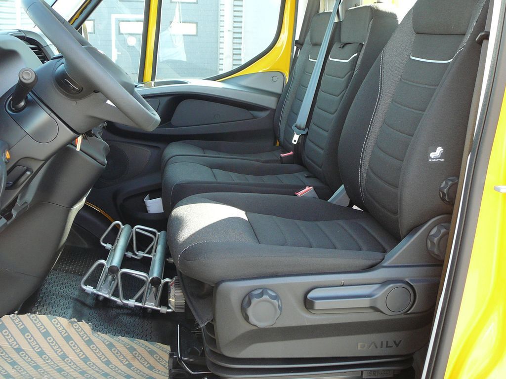 Mobil derek, Van pengiriman baru Iveco Daily 35S18 Autotransporter Aut. Luftfed. NAVI: gambar 11