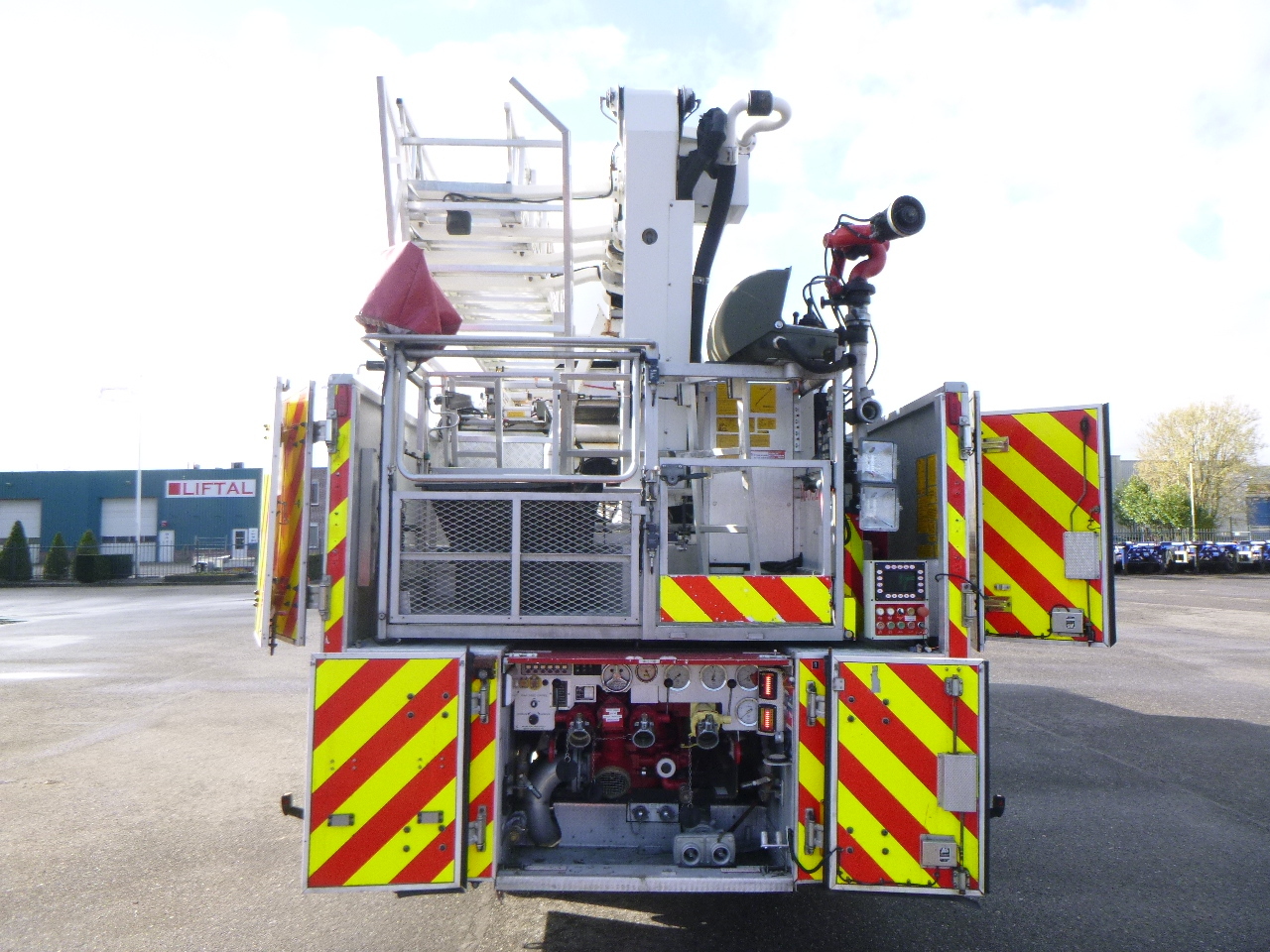 Truk pemadam kebakaran Scania P310 6x2 RHD fire truck + pump, ladder & manlift: gambar 12