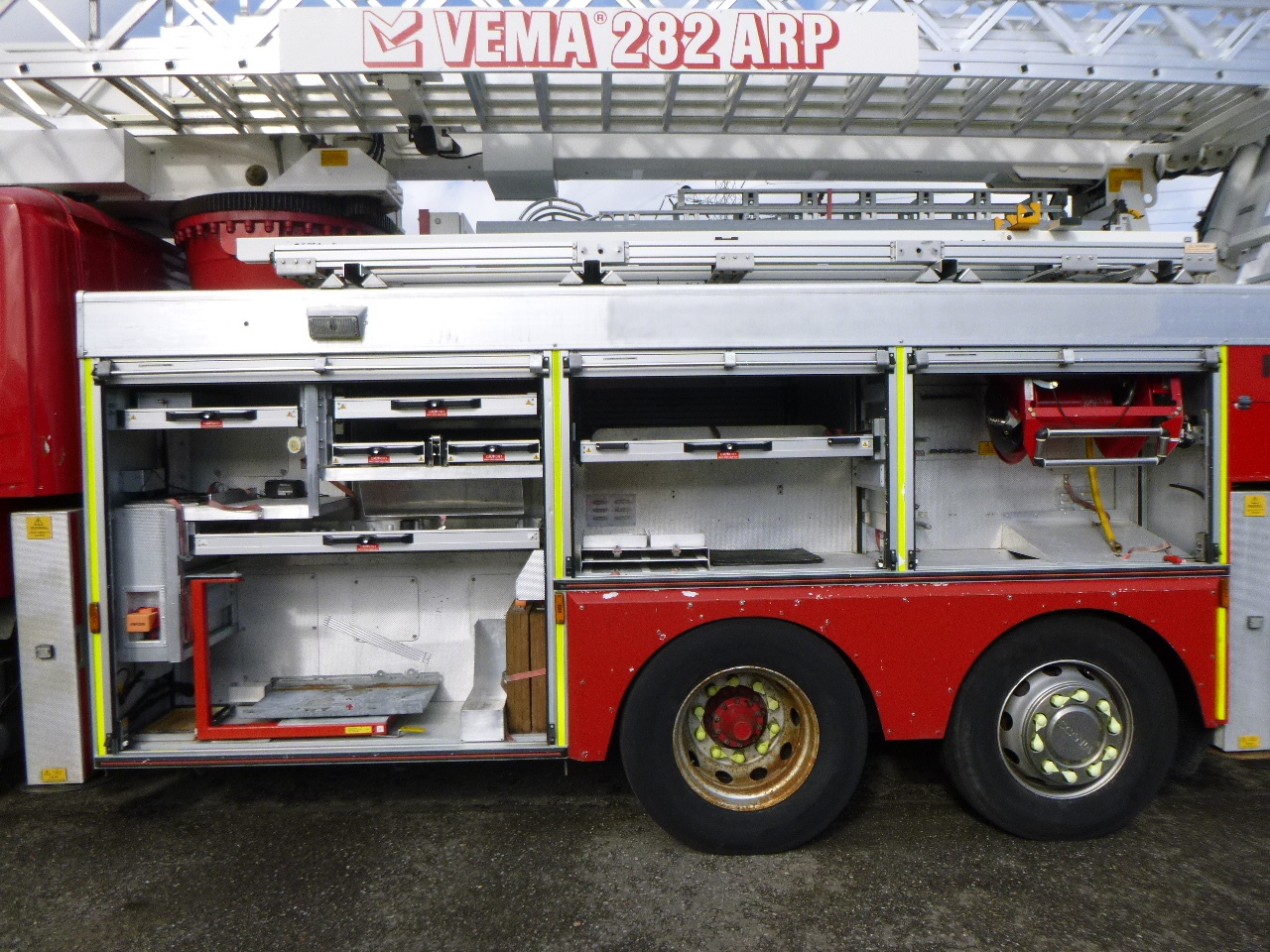 Truk pemadam kebakaran Scania P310 6x2 RHD fire truck + pump, ladder & manlift: gambar 14