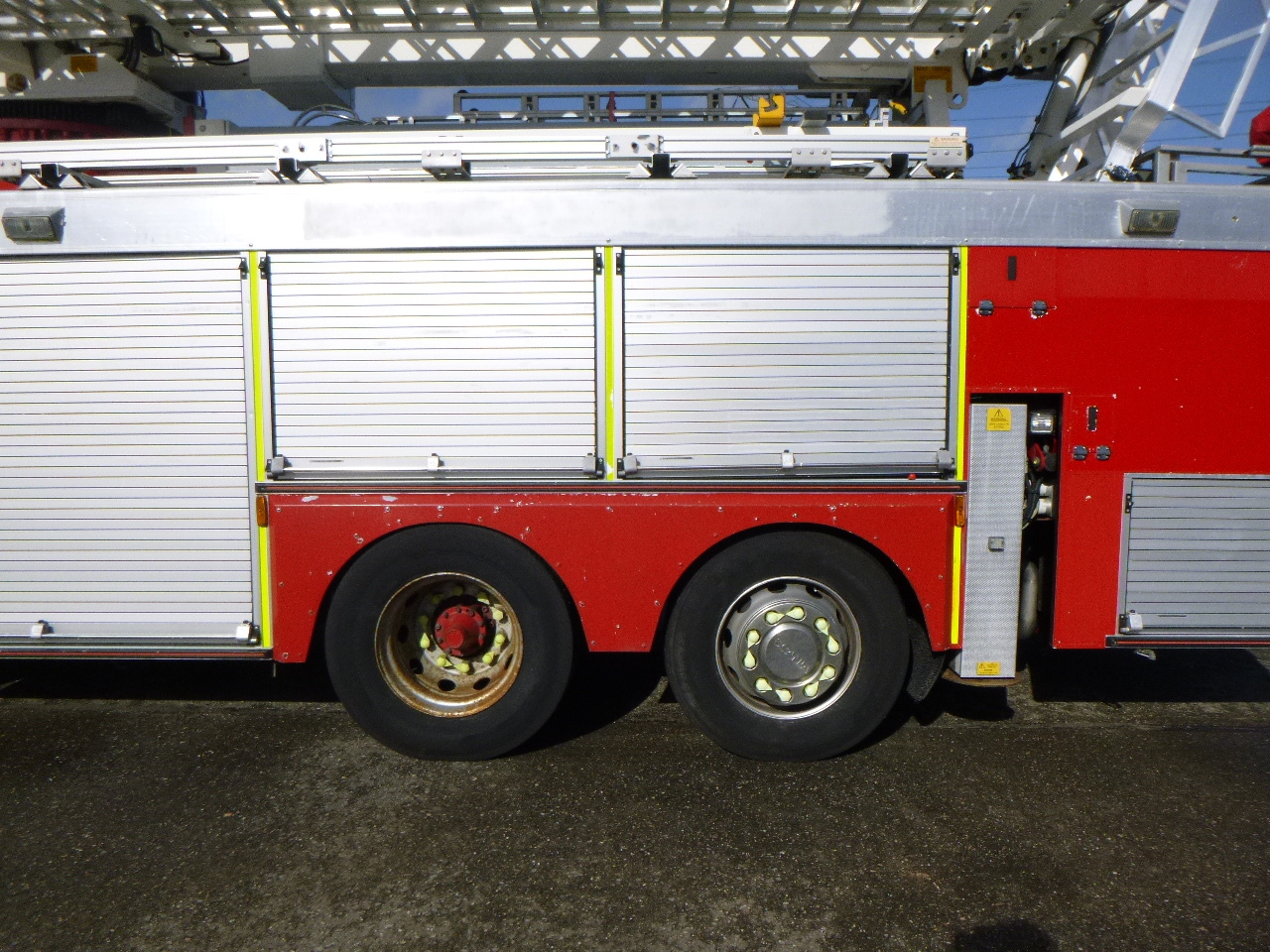 Truk pemadam kebakaran Scania P310 6x2 RHD fire truck + pump, ladder & manlift: gambar 5