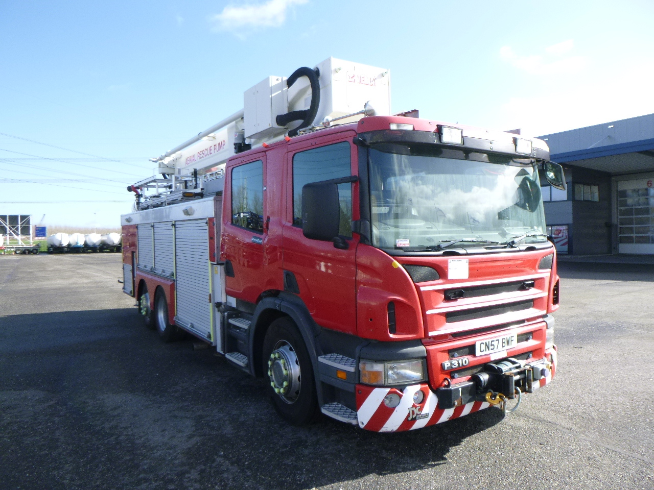 Truk pemadam kebakaran Scania P310 6x2 RHD fire truck + pump, ladder & manlift: gambar 2