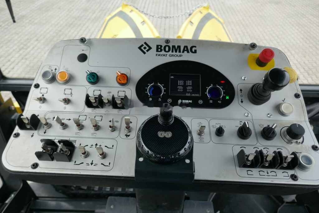 Paver aspal BOMAG Bomag BF 300C-2 - S340-2: gambar 24