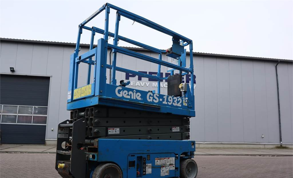 Scissor lifts Genie GS1932 Electric, Working Height 7.8 m, 227kg Capac: gambar 3
