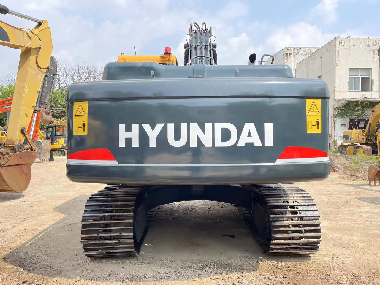 Ekskavator perayap HYUNDAI R220 -9S track excavator 22 tons Korean hydraulic digger: gambar 6