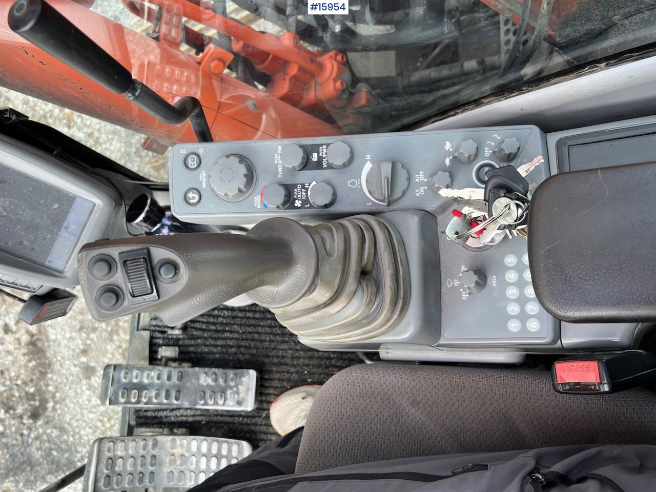 Ekskavator Hitachi ZX135US-5B: gambar 38