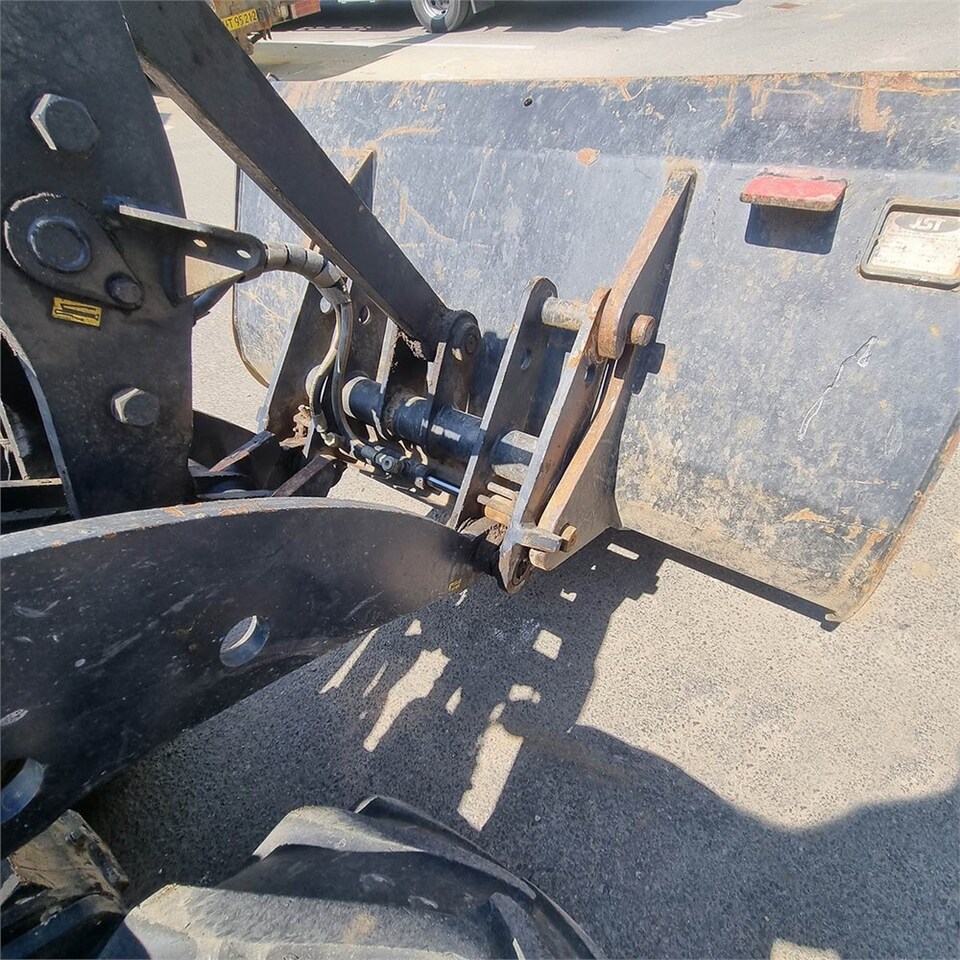 Wheel loader Kubota RT 280: gambar 28