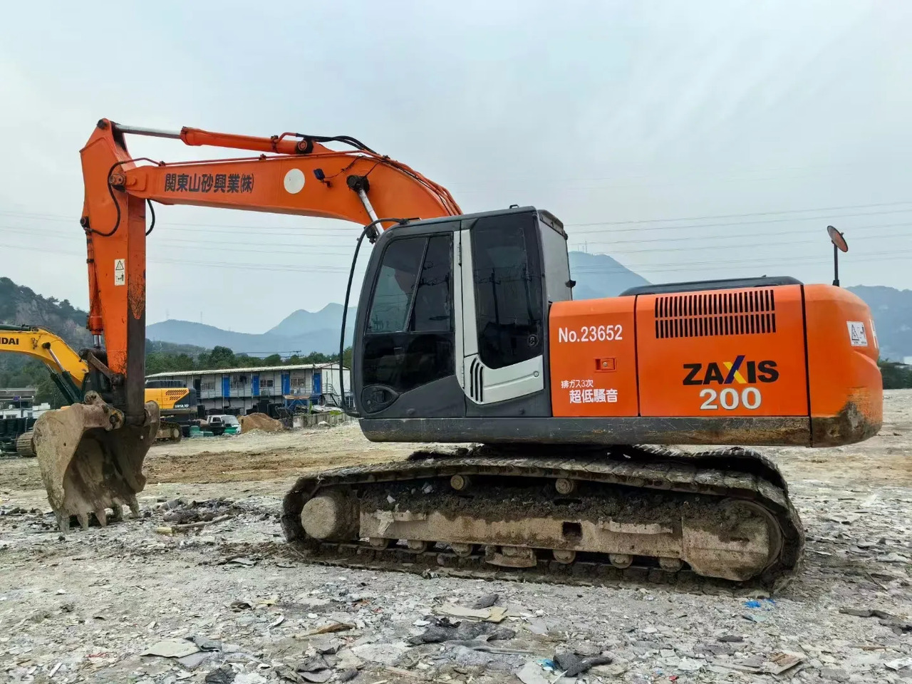 Ekskavator perayap Second hand hitachi zx200 excavator zx200-3g zx200-5g 20 ton used excavator in china yard for sale: gambar 5