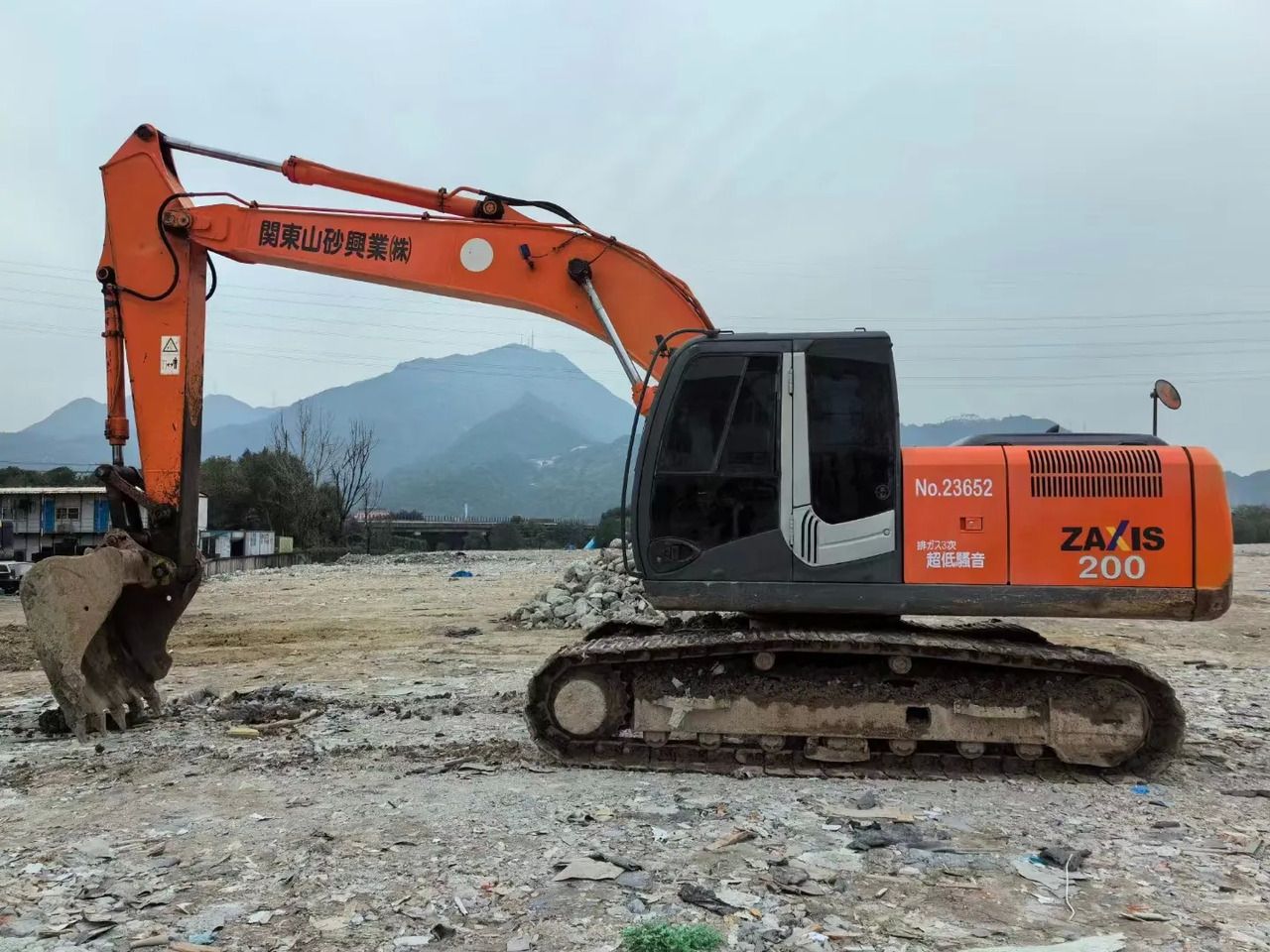 Ekskavator perayap Second hand hitachi zx200 excavator zx200-3g zx200-5g 20 ton used excavator in china yard for sale: gambar 3