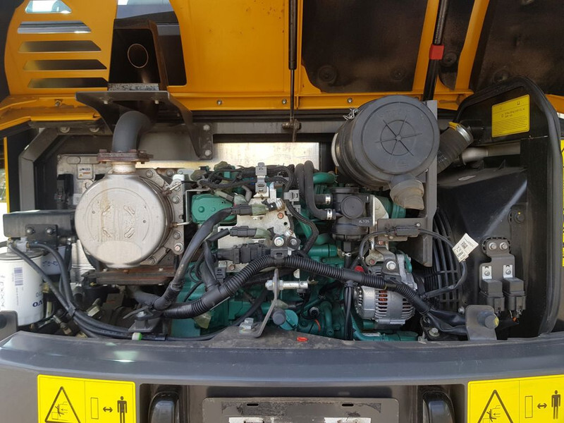 Ekskavator roda Volvo EW60E: gambar 11