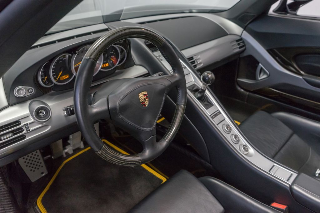 Mobil Porsche Carrera GT: gambar 8