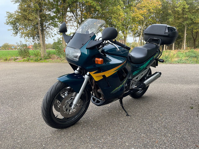 Sepeda motor Suzuki GSX 600 F: gambar 3