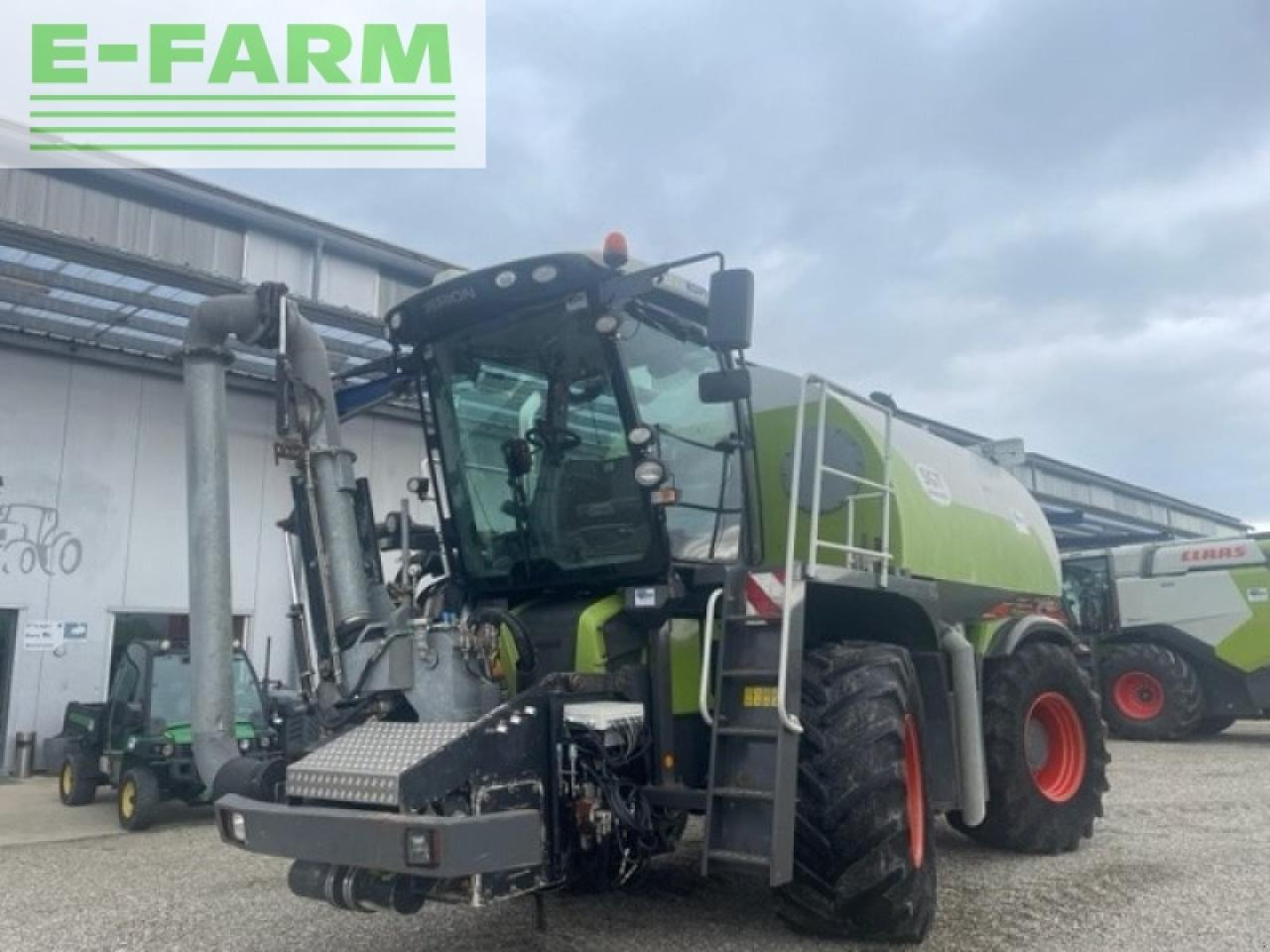 Penyemprot self-propelled CLAAS xerion 3300 saddle trac mit sgt SADDLE TRAC: gambar 8