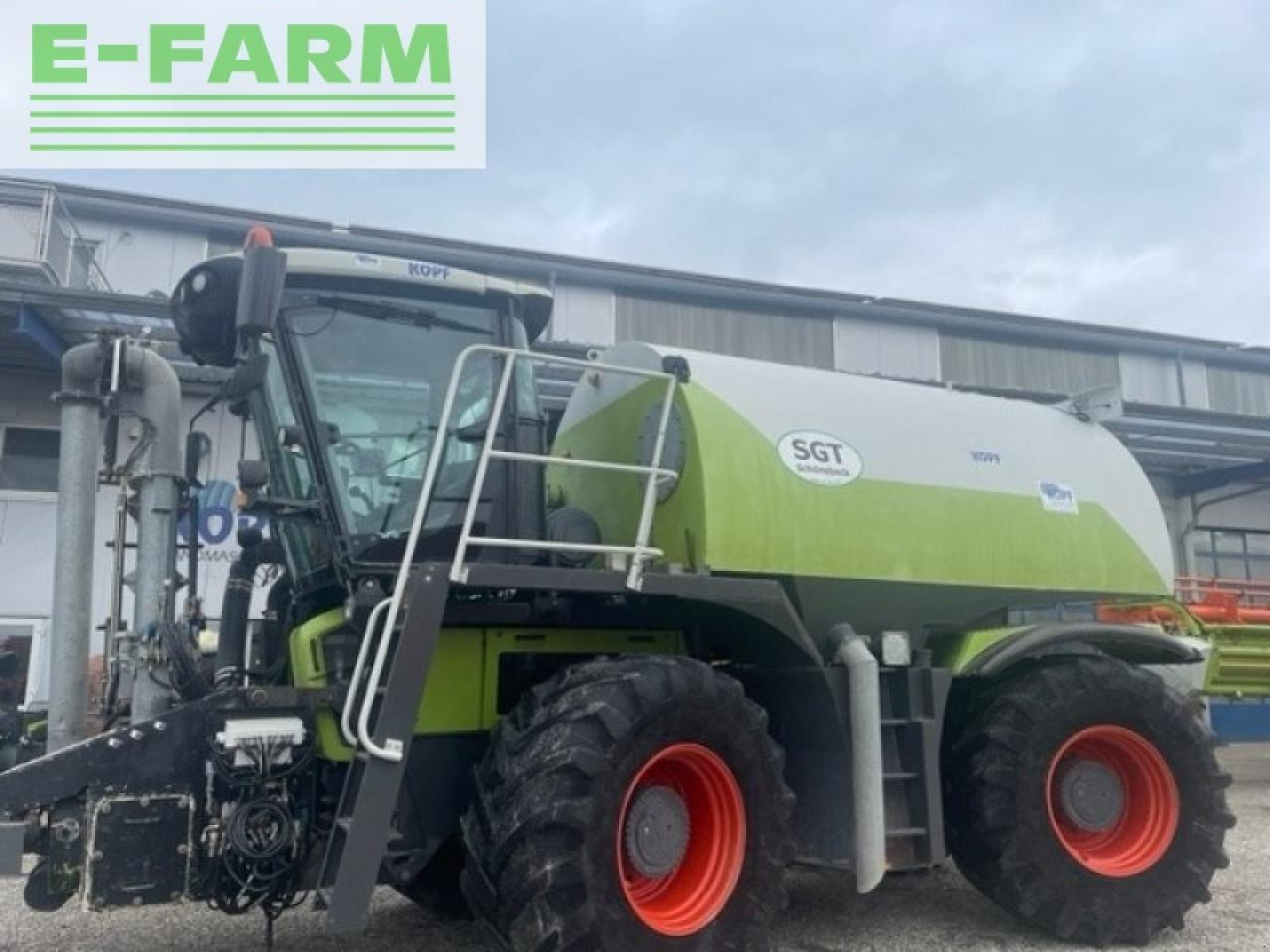 Penyemprot self-propelled CLAAS xerion 3300 saddle trac mit sgt SADDLE TRAC: gambar 3