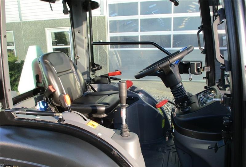 Traktor Solis 26 HST Med kabine, Turf hjul og frontlæsser.: gambar 17