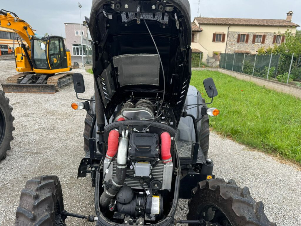 Traktor baru Solis S60 Black edition: gambar 6