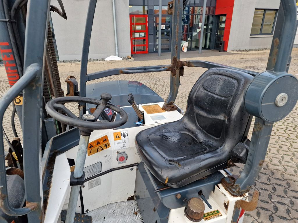 Forklift yang dipasang di truk Moffett M4 20.1 Mitnahmestapler / 2009: gambar 10