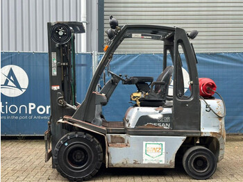 Forklift Nissan UD02A25P0: gambar 1