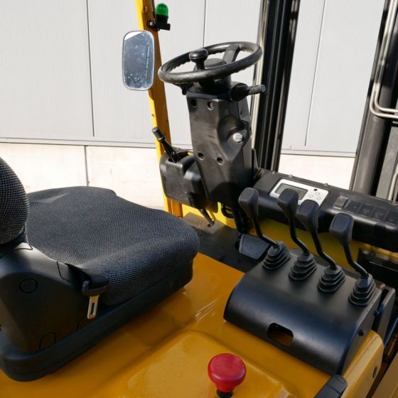 Forklift listrik Unicarriers EH30L (G1Q2L30Q): gambar 6