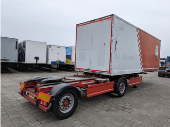 Semi-trailer kotak tertutup RENDERS