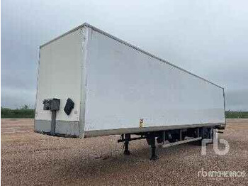 Semi-trailer kotak tertutup
