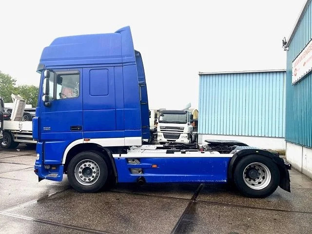 Tractor head DAF XF 530 SUPERSPACECAB 4x2 TRACTOR UNIT (EURO 3 / ZF16 MANUAL GEARBOX / ZF-INTARDER / HYDRAULIC KIT): gambar 6