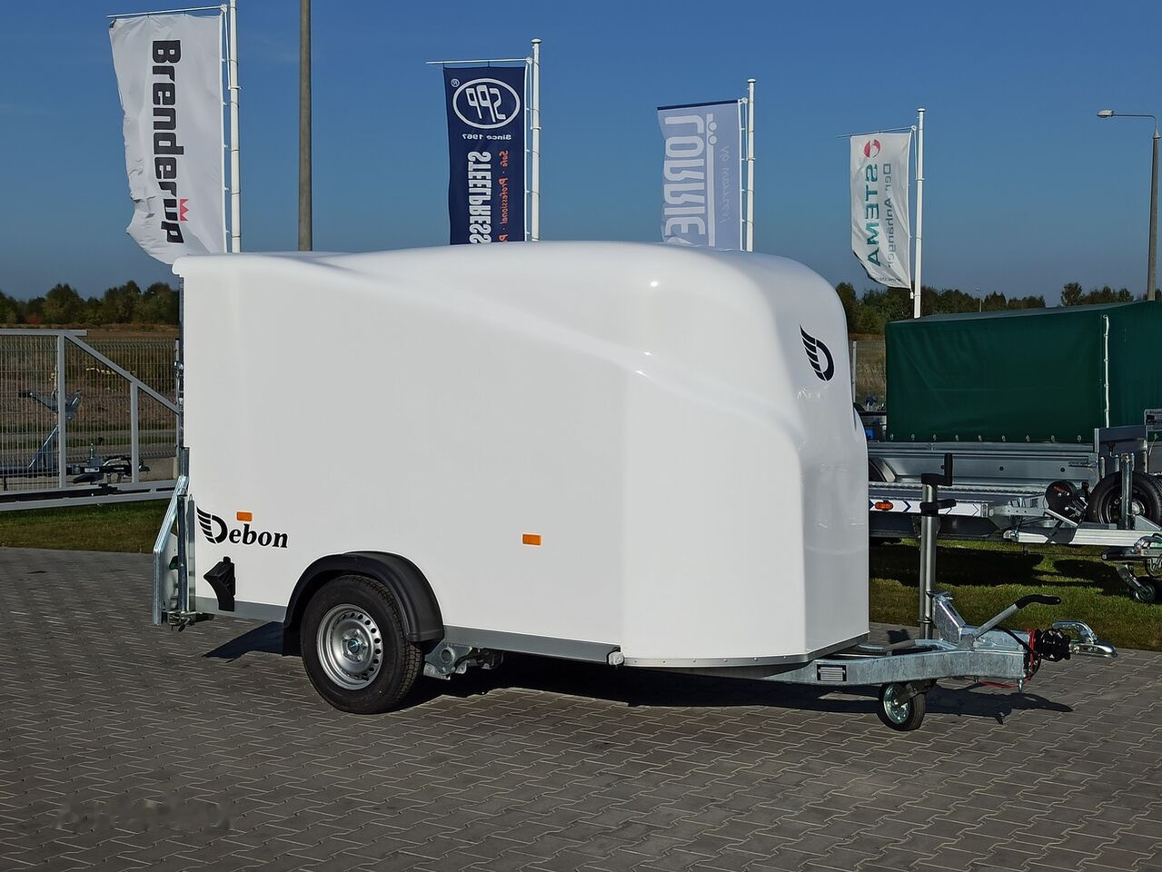 Trailer kotak tertutup baru Debon Cargo 1300 + side doors 1.3T GVW trailer cargo van box white: gambar 5