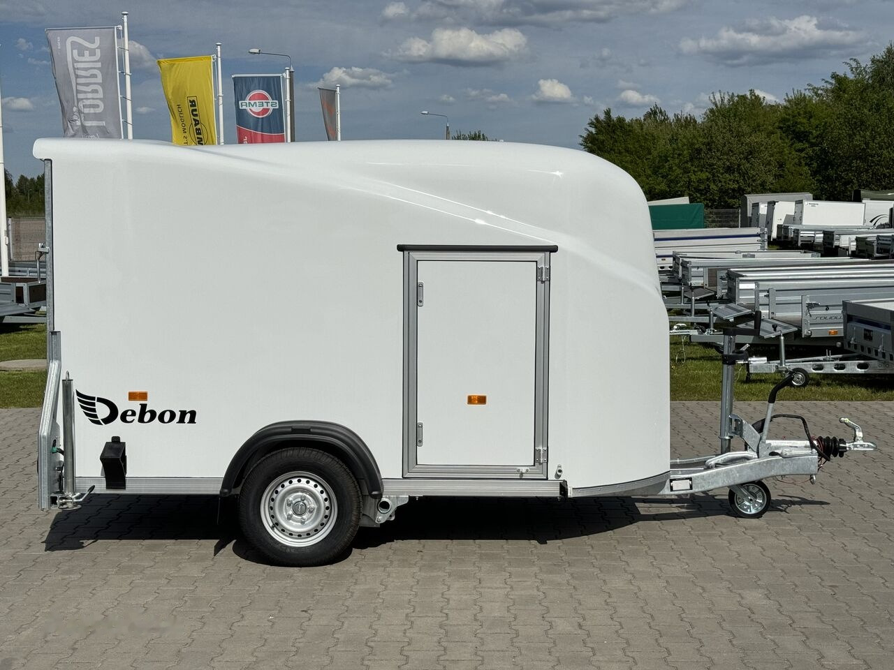 Trailer kotak tertutup baru Debon Cargo 1300 + side doors 1.3T GVW trailer cargo van box white: gambar 7