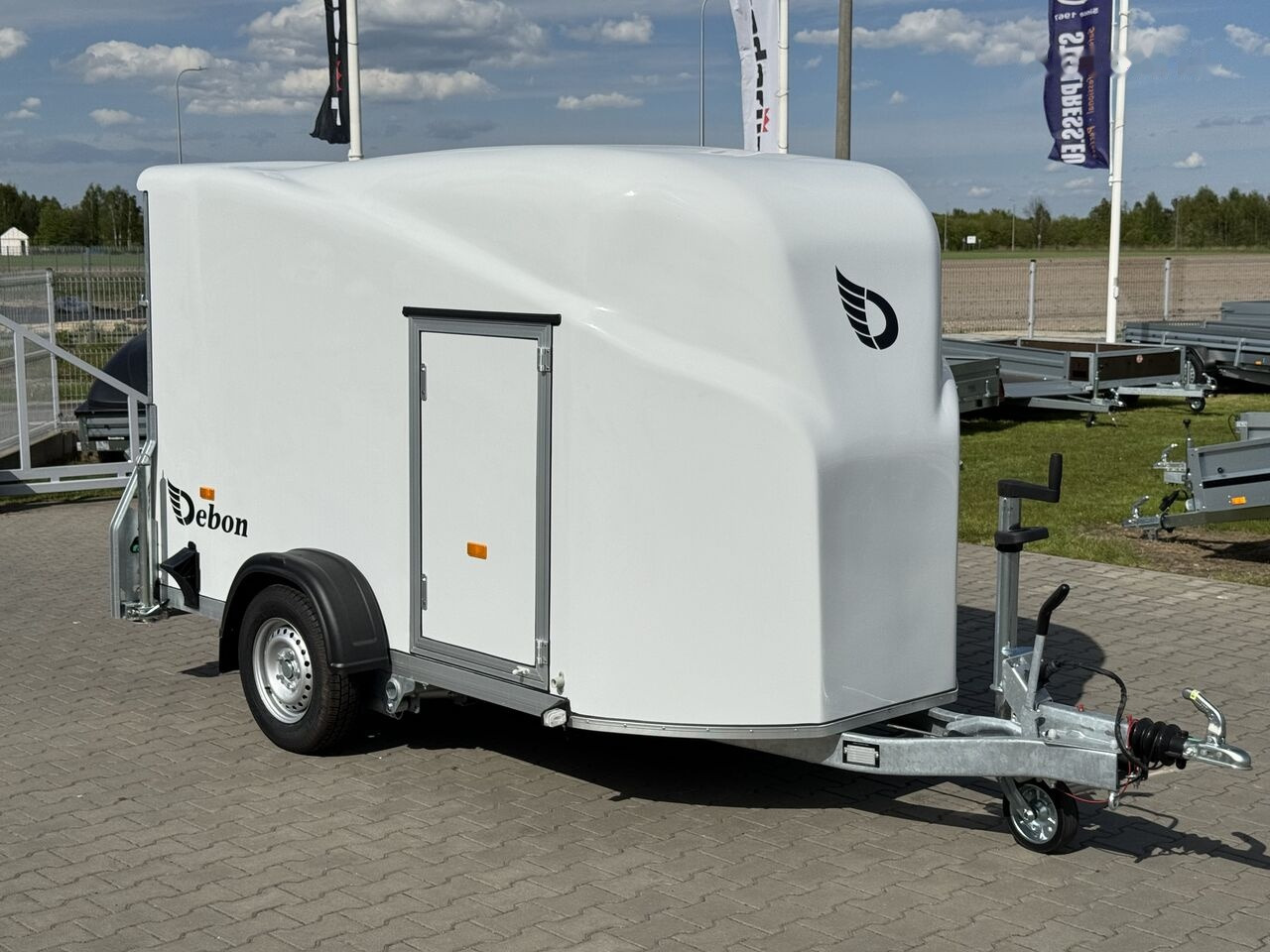 Trailer kotak tertutup baru Debon Cargo 1300 + side doors 1.3T GVW trailer cargo van box white: gambar 6