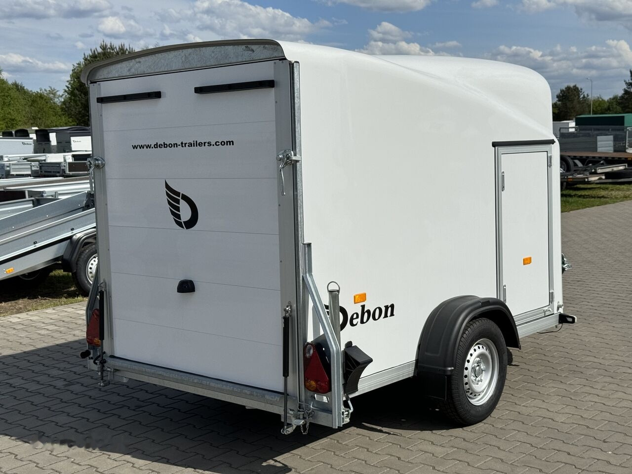 Trailer kotak tertutup baru Debon Cargo 1300 + side doors 1.3T GVW trailer cargo van box white: gambar 8