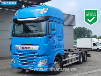Pengangkut kontainer/ Container truck DAF XF 530