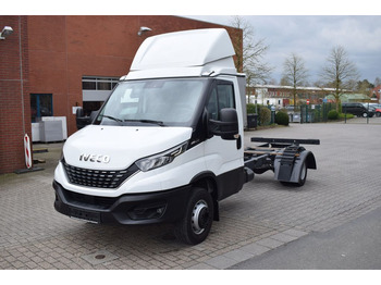 Truk sasis IVECO Daily 70c18