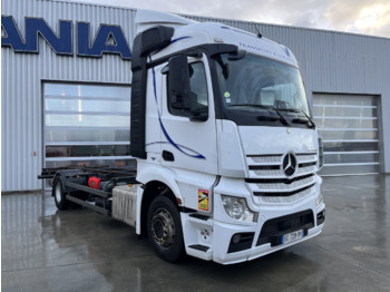 Pengangkut kontainer/ Container truck MERCEDES-BENZ Actros 1845