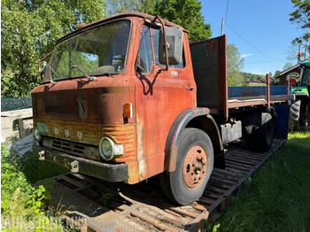  Ford D 1011 Delebil - Truk