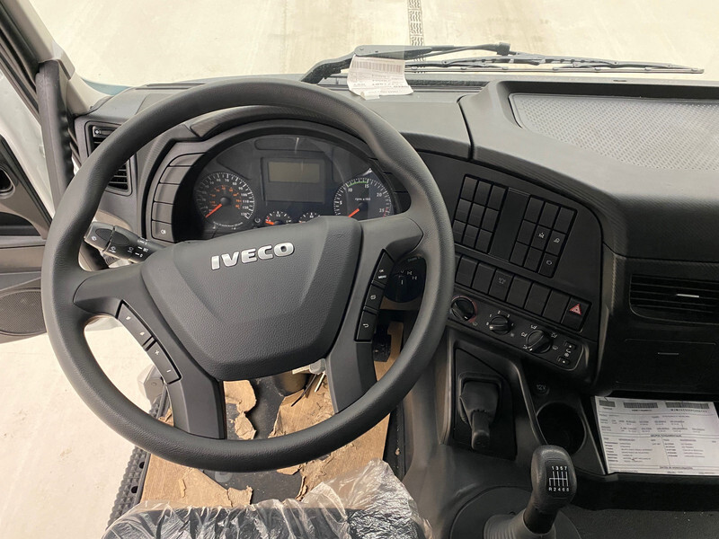Truk sasis baru Iveco Trakker 420 - 8x4: gambar 13