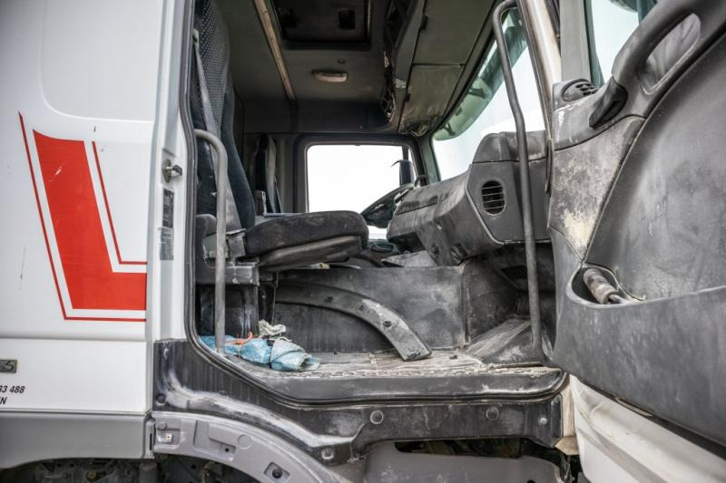 Truk jungkit Mercedes ACTROS 3241 K -MP3-E5-Fire damage/dégâts du feu: gambar 8