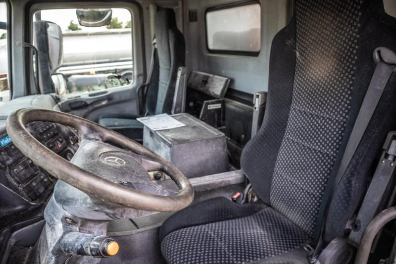 Truk jungkit Mercedes ACTROS 3241 K -MP3-E5-Fire damage/dégâts du feu: gambar 6