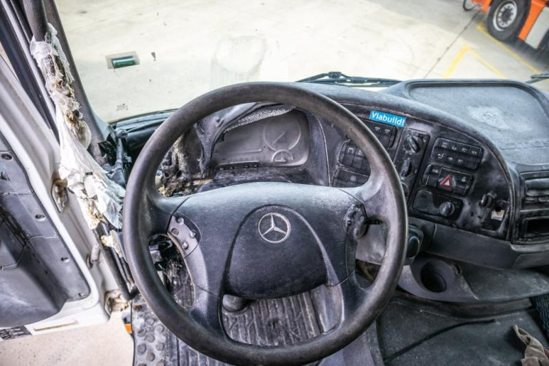 Truk jungkit Mercedes ACTROS 3241 K -MP3-E5-Fire damage/dégâts du feu: gambar 7