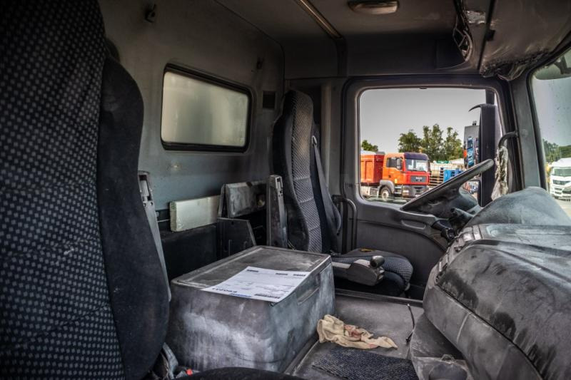 Truk jungkit Mercedes ACTROS 3241 K -MP3-E5-Fire damage/dégâts du feu: gambar 9