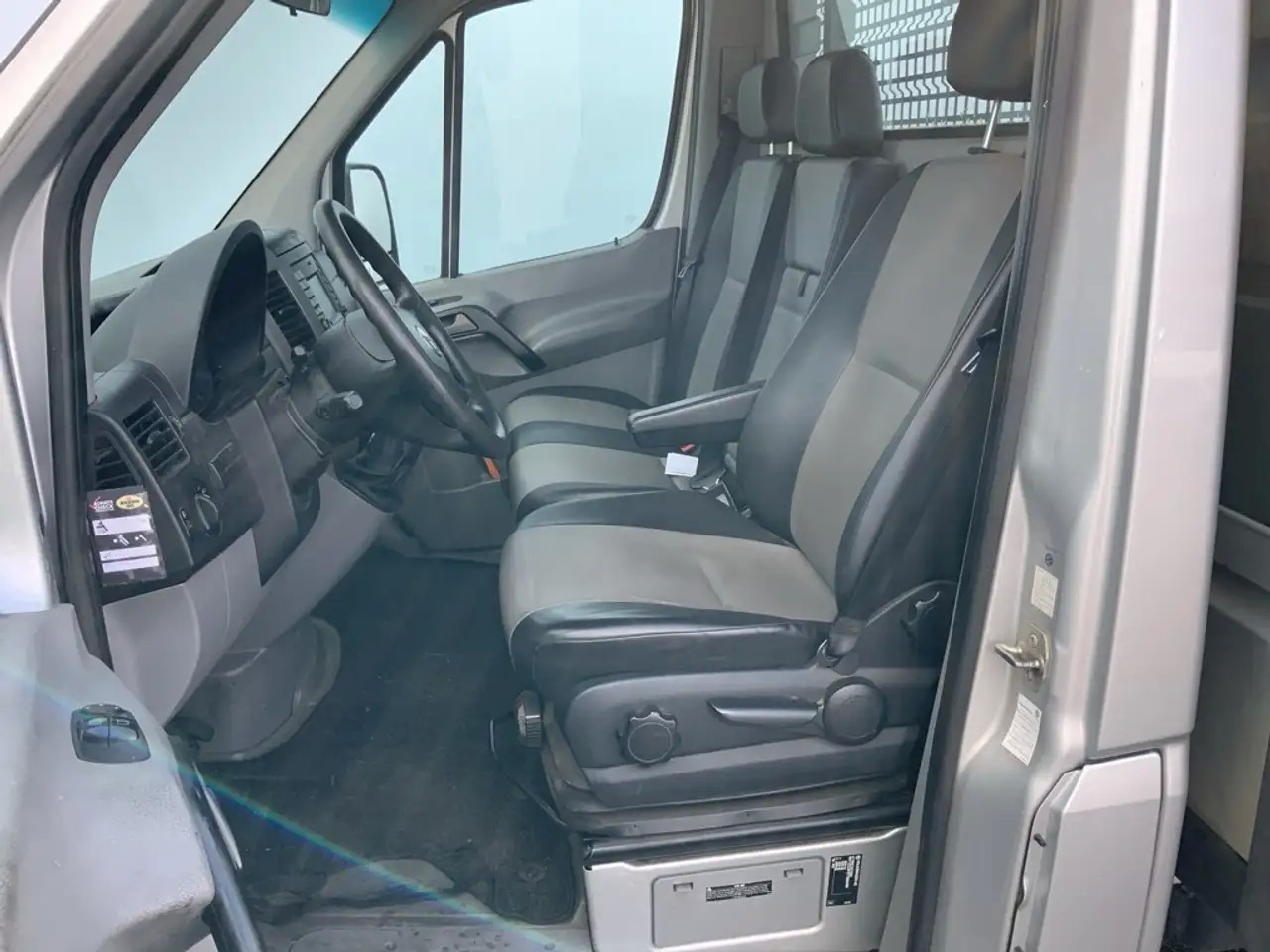 Leasing Volkswagen Crafter 46 2.0 TDI L2H1 Pick Up Airco Navi Cruise 3 Zits E Volkswagen Crafter 46 2.0 TDI L2H1 Pick Up Airco Navi Cruise 3 Zits E: gambar 5