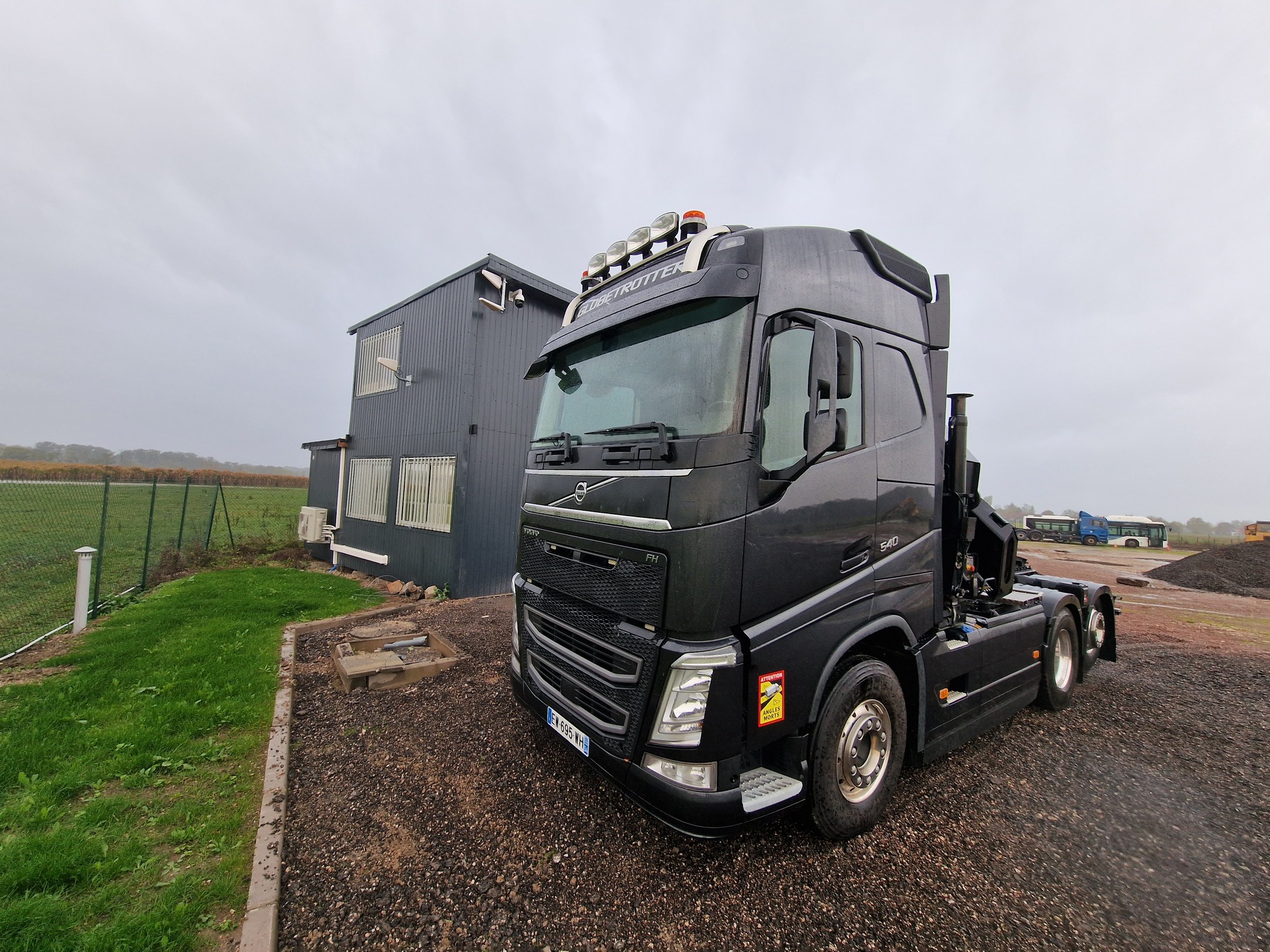NV TRADING - Truk MERCEDES-BENZ undefined: gambar 1