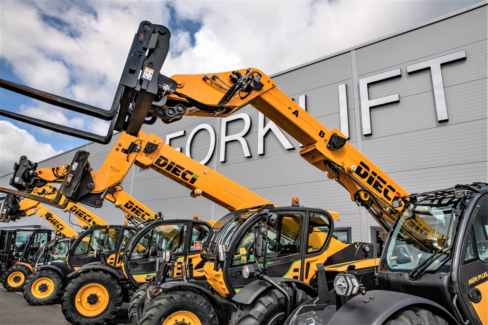 FORKLIFT OU - Peralatan untuk menangani material - Tahun: 2023, elektro undefined: gambar 1