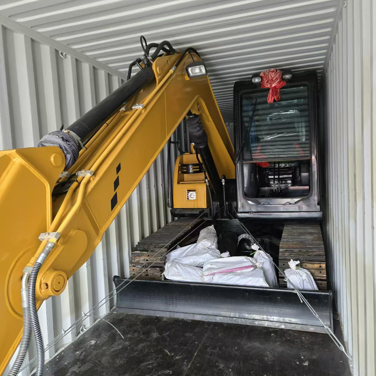 Toaks International Trading Company - Truk SINOTRUK - solar undefined: gambar 16