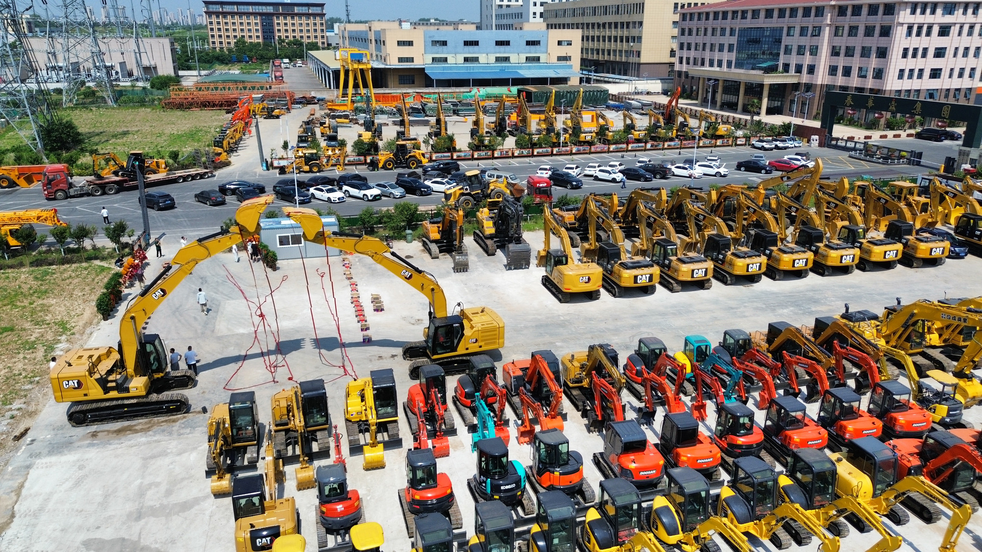 Toaks International Trading Company - Truk SINOTRUK - solar undefined: gambar 1