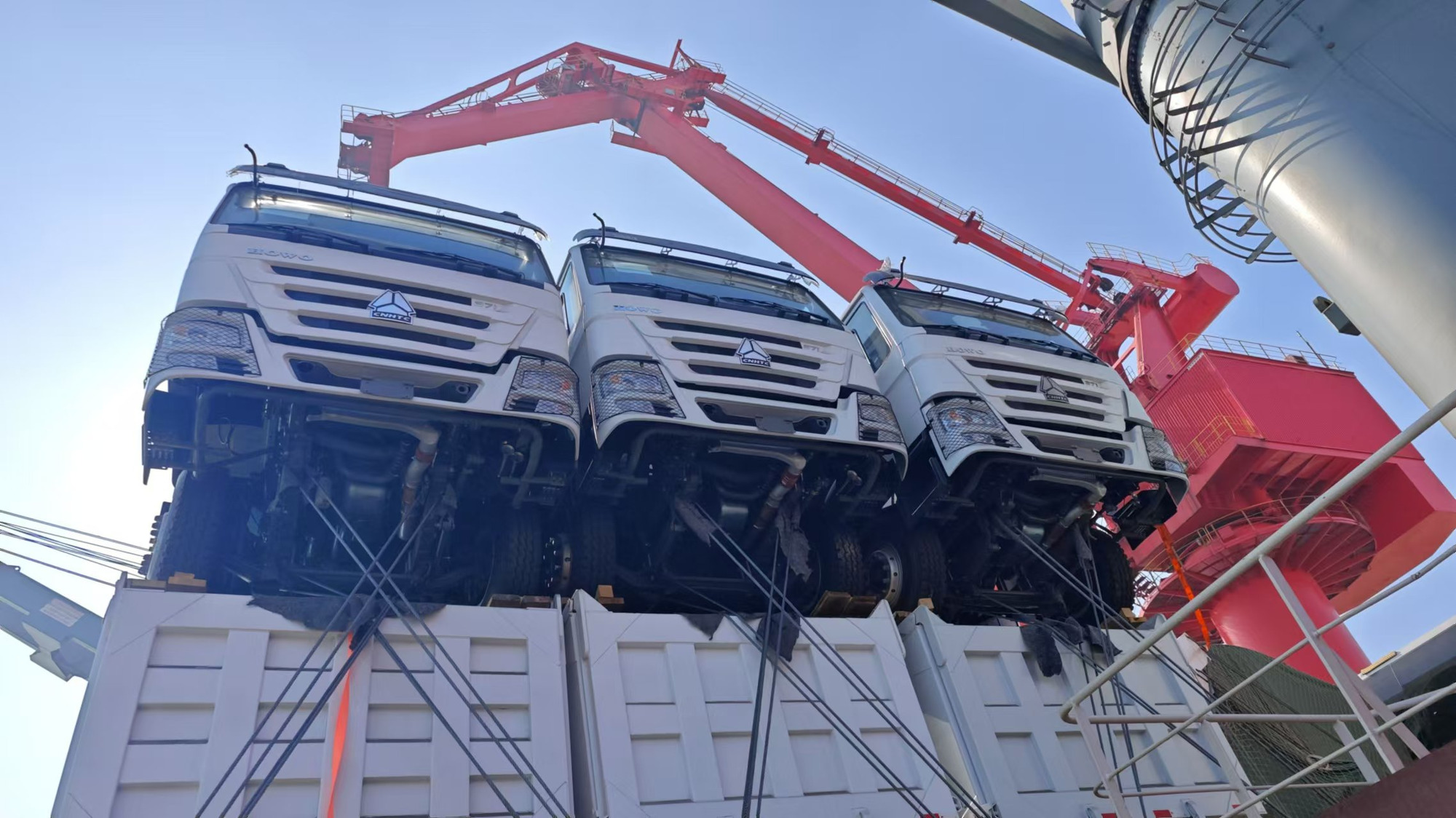 Toaks International Trading Company - Truk SINOTRUK - solar undefined: gambar 18